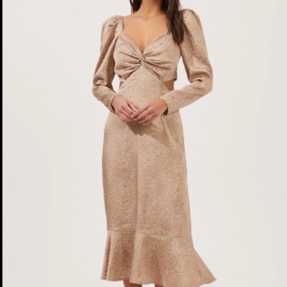 NWOT ASTR the label Lainie Cutout Long sleeve midi dress